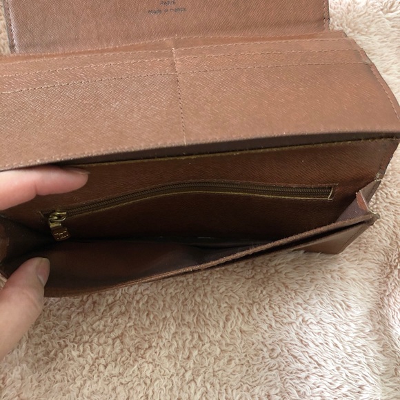 Louis Vuitton Wallet - Picture 5 of 6
